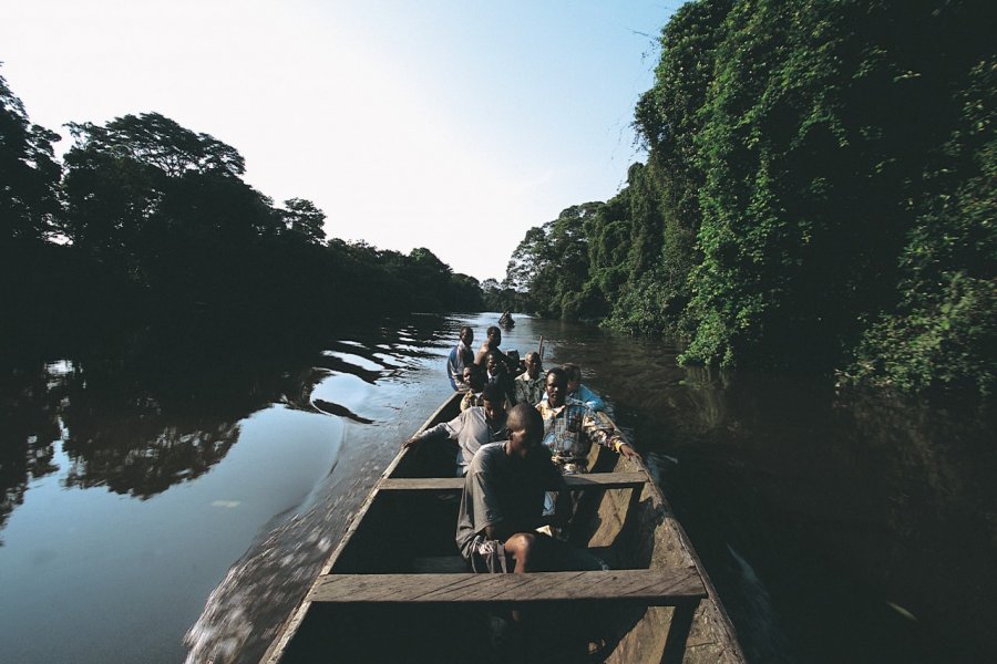 Voyage en pirogue sur la Lobé. Sébastien CAILLEUX