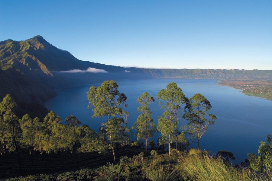 Panorama splendide au sommet du mont Batur. Léa Smith - Iconotec