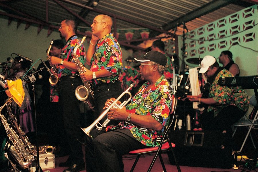 Musiciens de carnaval au dancing Nana. Sandra DAVEAU