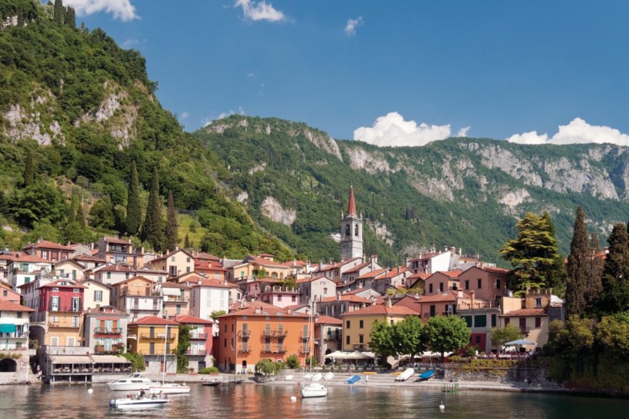 Ville de Varenna située au bord du lac de Côme. BrettCharlton - iStockphoto.com