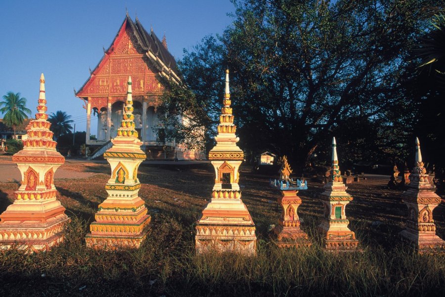 Vat That Luang. Eric Martin - Iconotec