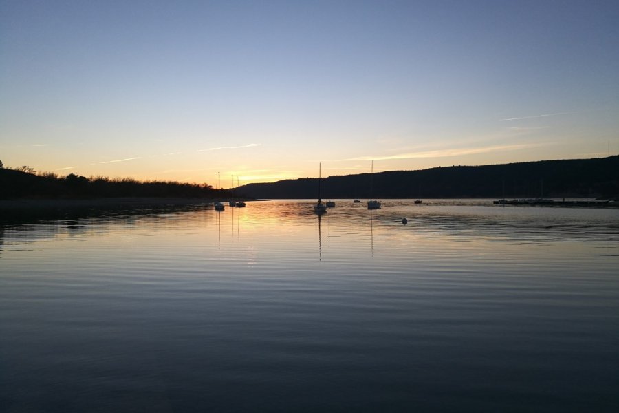 Les-Salles-sur-Verdon côté Lac à l'heure du coucher. Laurent BOSCHERO