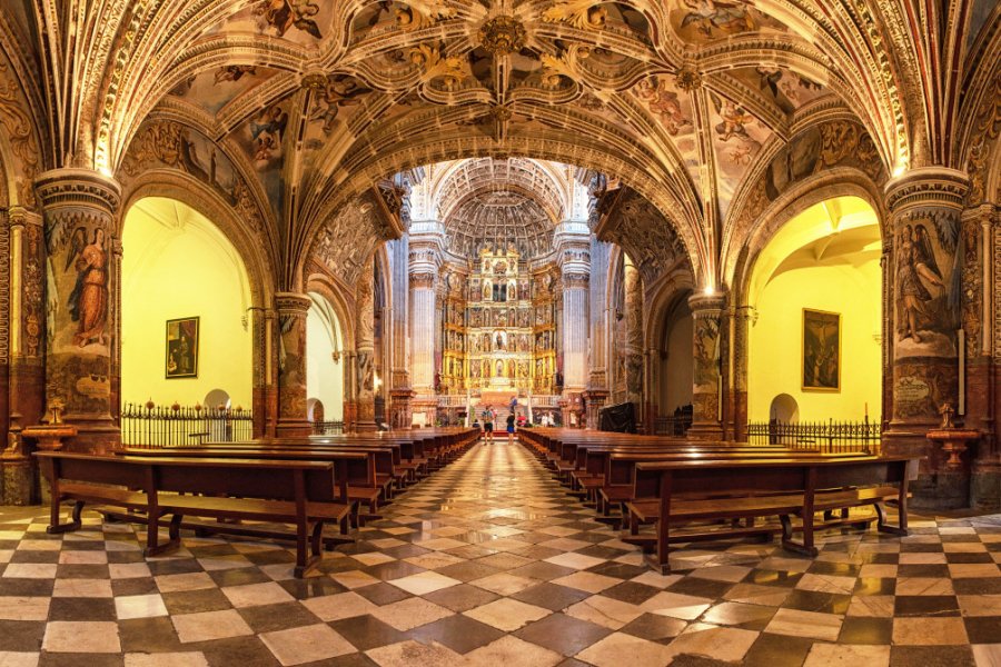 Intérieur du monastère de San Jerónimo. Botond Horvath - Shutterstock.com