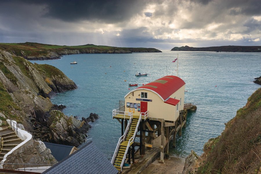 Belle vue sur Ramsey Island depuis St Justinian's Lifeboat Station. Pembrokeshire Coast National Park Authority