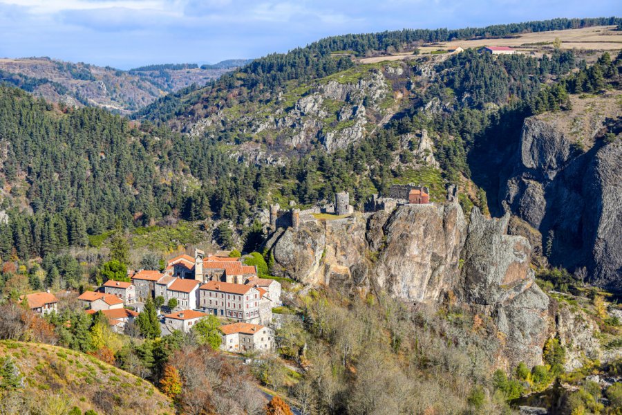 Le village d'Arlempdes. Sasha64f - iStockphoto.com