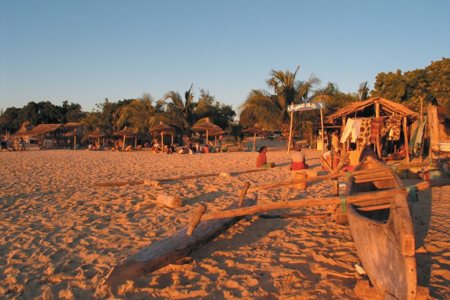 Belle plage de Mangily au coucher du soleil Arnaud BONNEFOY