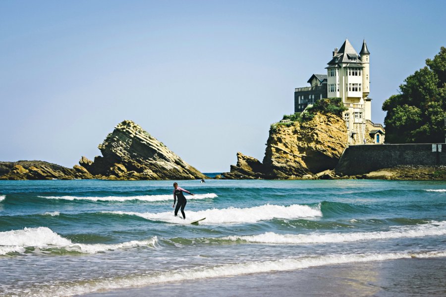 Surf à Biarritz. Gregory Guivarch - Shutterstock.com