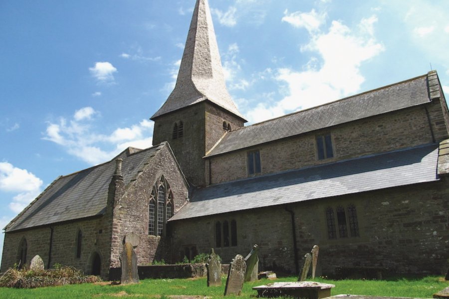 La grande église de Saint Teilo dans le petit village de Llantilio Crossenny. Muriel PARENT