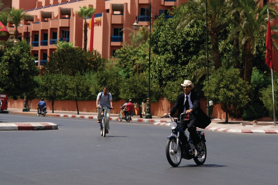 Homme à scooter. Sébastien CAILLEUX