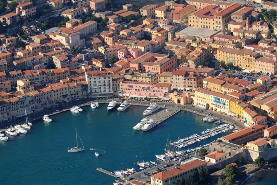 Vue aérienne sur le port de Portoferraio. stefano marinari - Shutterstock.com