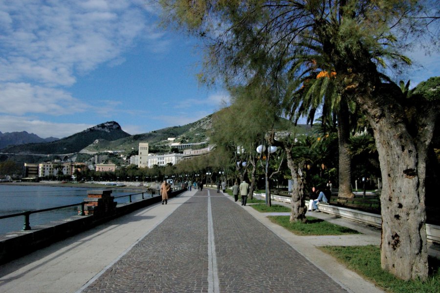 Promenade de bord de mer. Stéphan SZEREMETA