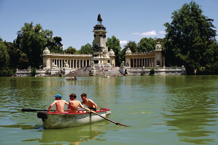 Parc du Retiro, monument d'Alphonse XII. Author's Image