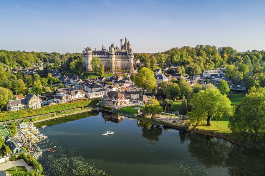 Pierrefonds et son château S-Studio - Shutterstock.com