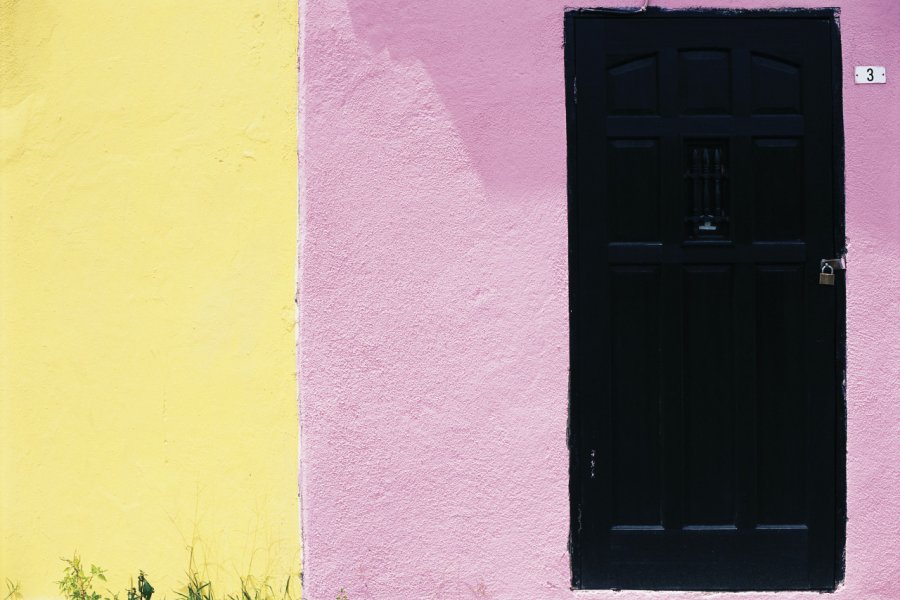 Les couleurs des maisons de Marigot sont intenses ! Author's Image