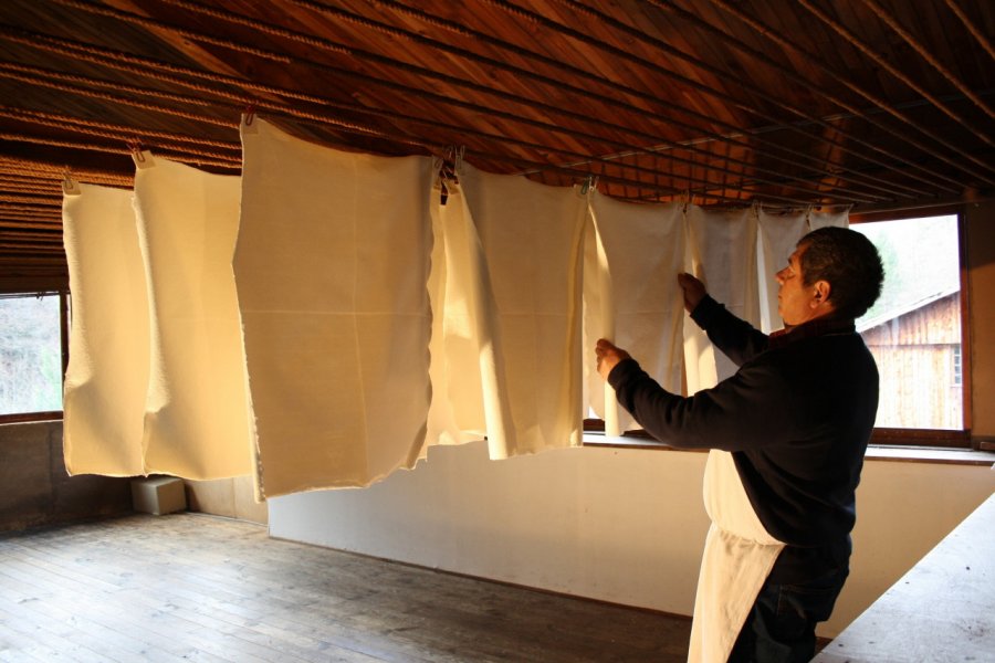Fabrication de papier, au Moulin Richard de Bas. Richard de Bas