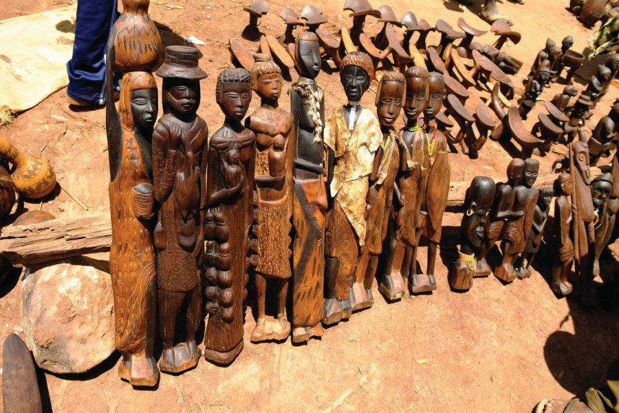Sculptures sur bois, vallée de l'Omo. HomoCosmicos - iStockphoto.com