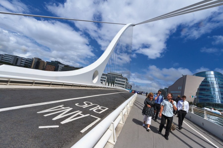 On aime la forme profilée de Samuel Beckett Bridge. Lawrence BANAHAN - Author's Image