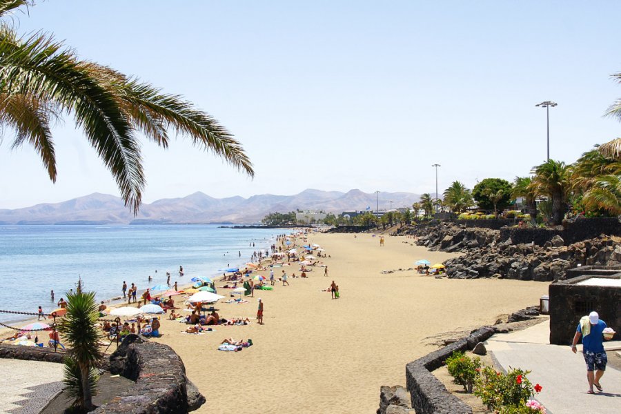 Plage de Puerto del Carmen, Lanzarote. sanguer - AdobeStock.com