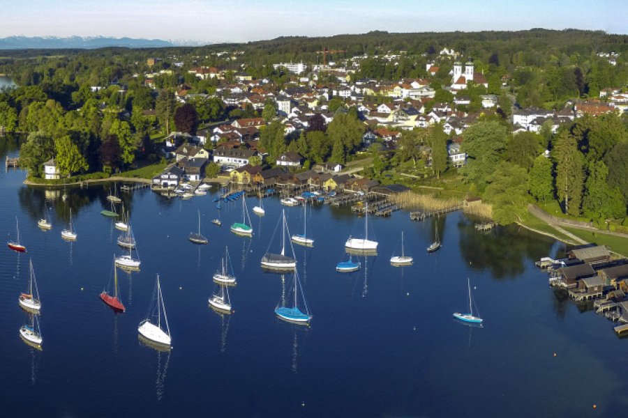 Vue sur Tutzing et le lac de Starnberg. footageclips - Shutterstock.com