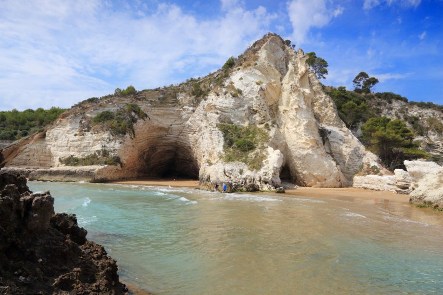 Les grottes de la côte du Gargano. Tupungato - Shutterstock.com