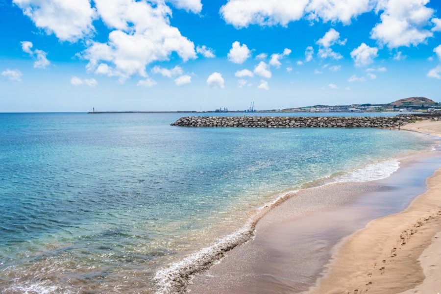 Plage de Praia da Vitória. Liliana Marmelo - Shutterstock.com