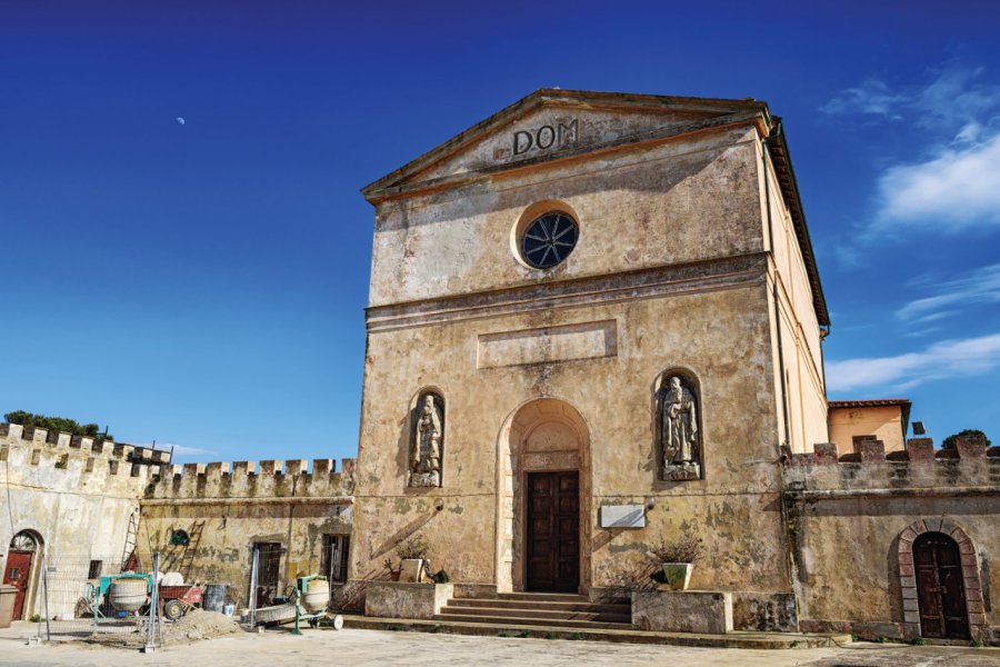 Eglise romane sur l'île de Pianosa. stevegeer - iStockphoto.com