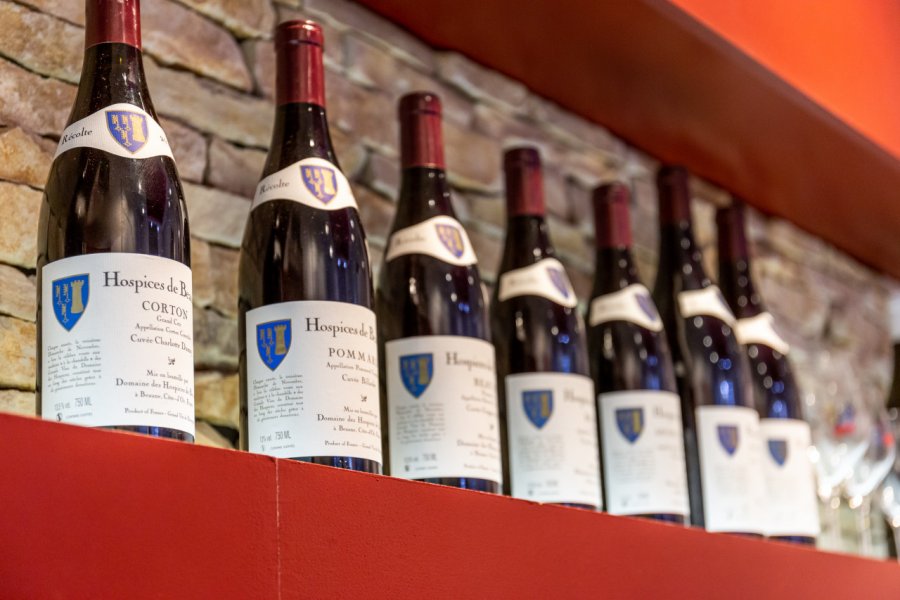 Bouteilles d'Hospice de Beaune. elitravo - Shutterstock.com