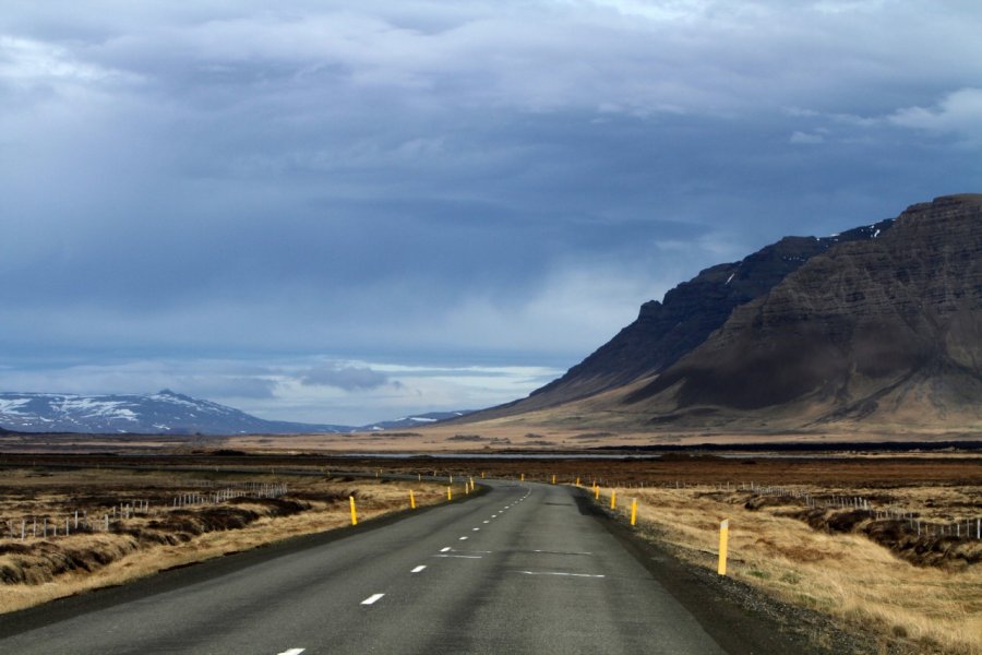 La route qui rejoint Borgarnes. Stéphan SZEREMETA