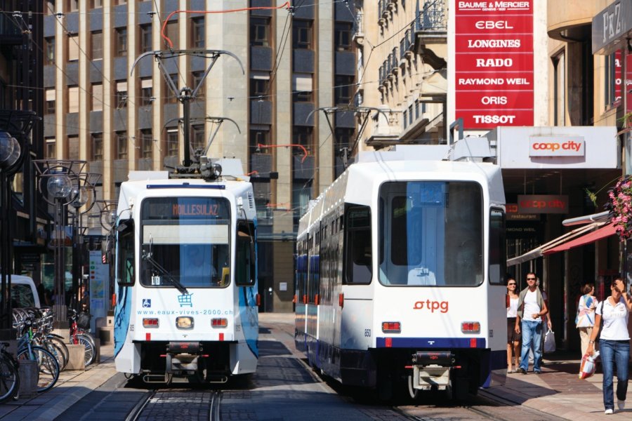 Trams circulant dans la rue de la Confédération. Philippe GUERSAN - Author's Image