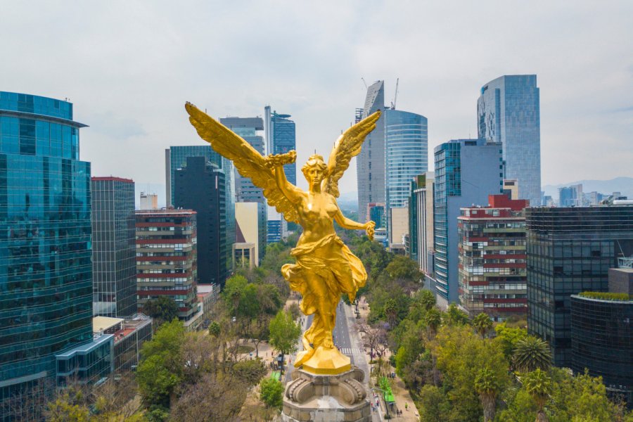 El Angel sur Paseo de la Reforma. Aberu.Go - Shutterstock.com
