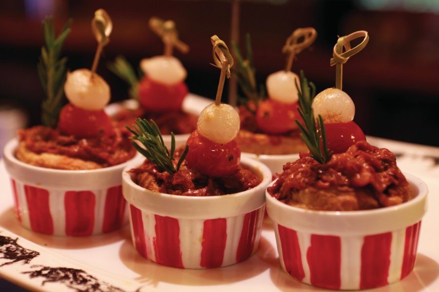 Les snacks traditionnels du Pays basque : les pintxos. Philippe GUERSAN - Author's Image