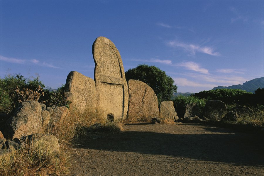 Tombe de géant de Thomes. Hugo Canabi - Iconotec