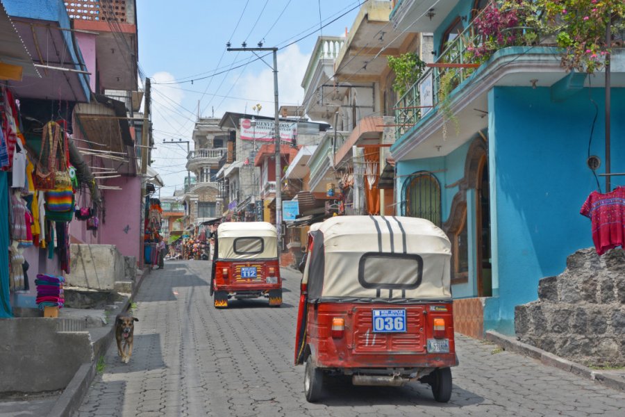 Santiago de Atitlán. meunierd / Shutterstock.com