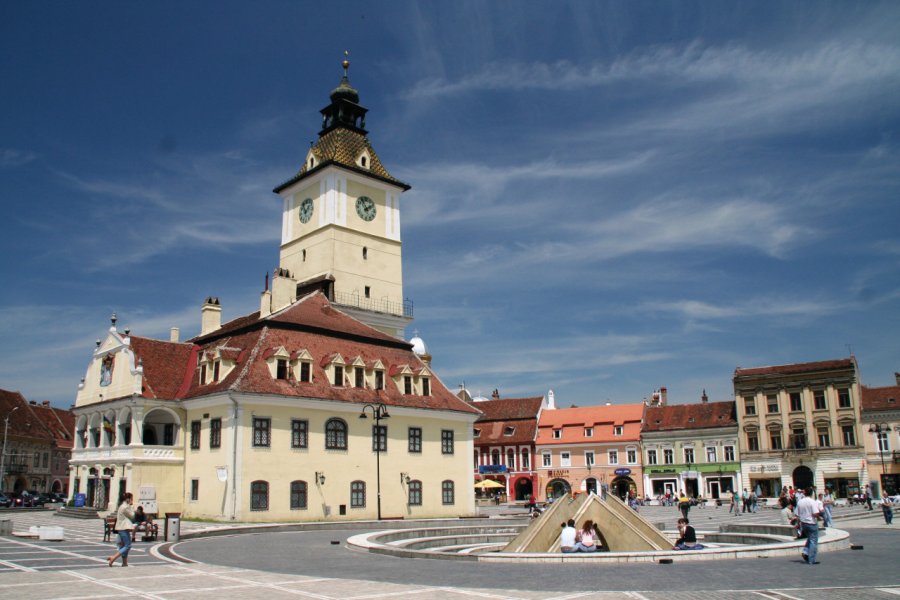 Piata Sfatului et la maison du Conseil. Stéphan SZEREMETA