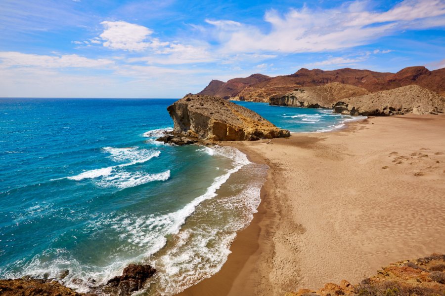 Plage d'Almeria à Cabo de Gata lunamarina - Shutterstock.com