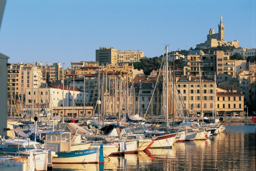 Vue du Vieux Port de Marseille TOM PEPEIRA - ICONOTEC