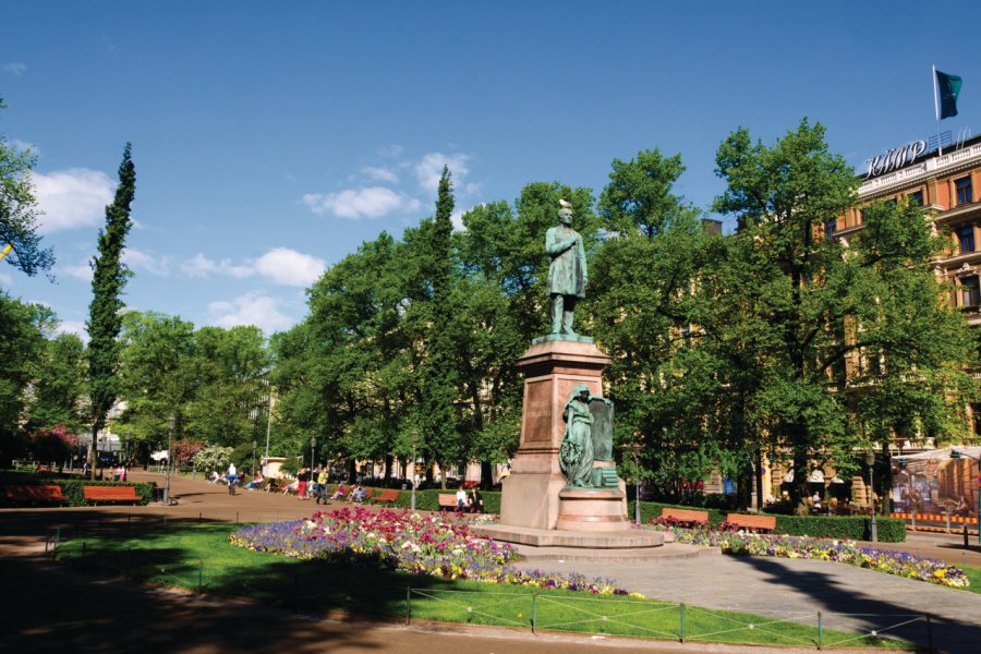 La statue du poète finlandais Johan Ludvig Runeberg, parc de l'Esplanade. Serge OLIVIER - Author's Image