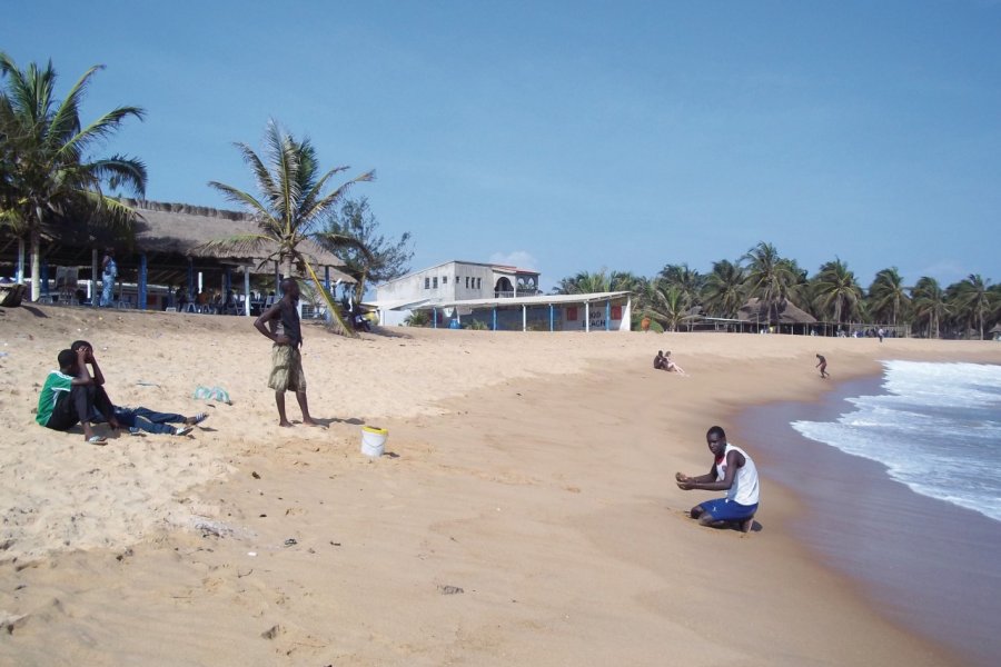 Un dimanche tranquille sur les belles plages d'Avepozo. Talatah FAVREAU