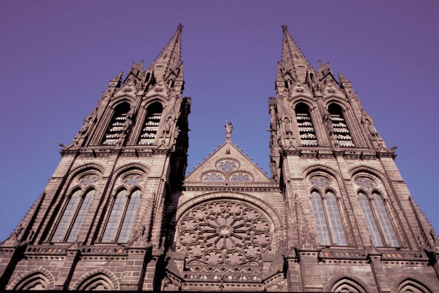 La façade de la cathédrale Notre-Dame-de-l'Assomption - Clermont-Ferrand (© Alamer - Iconotec))