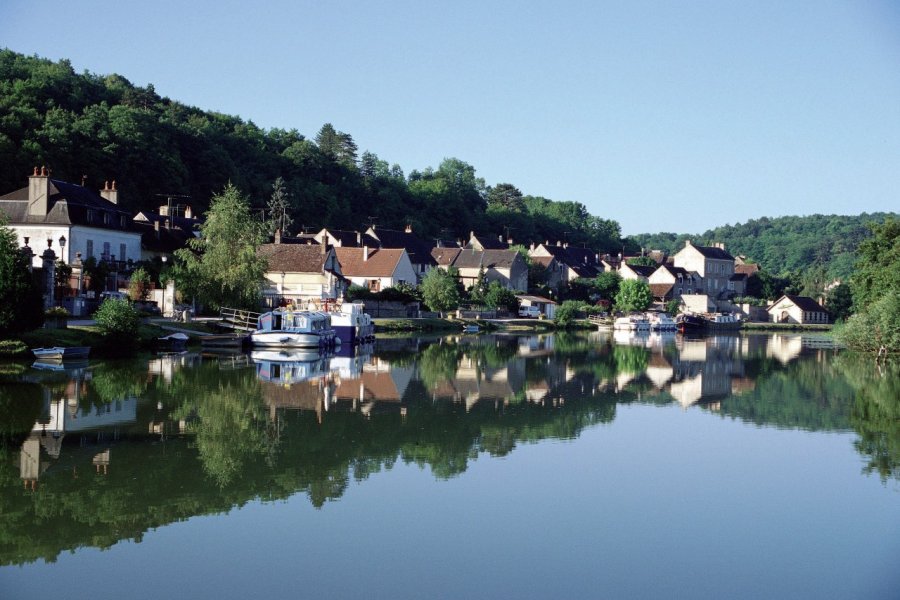 Mailly-la-Ville, au bord de l'Yonne (© PHOVOIR))