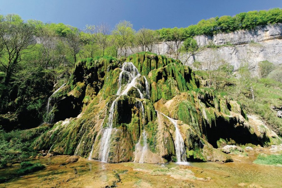 La cascade de Baume-les-Messieurs Mattei - Fotolia