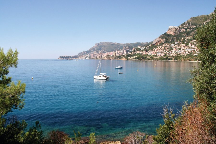 Vue sur le littoral azuréen. (© Prestongeorge  - iStockphoto))