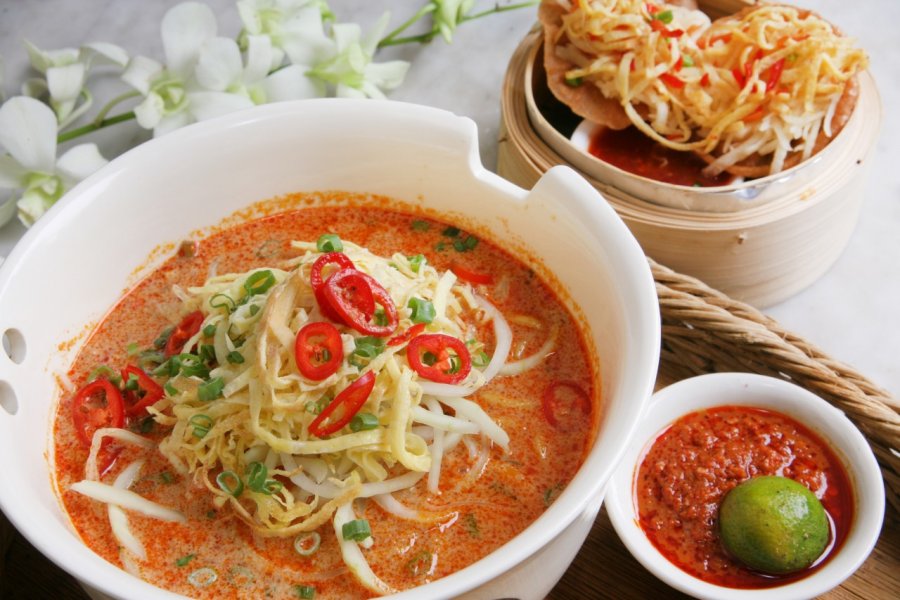 Laksa, repas traditionnel à Singapour. norikko - Shutterstock.com