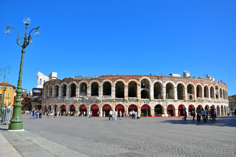 Les arènes de Verone. Arseniy Krasnevsky - Shutterstock.com