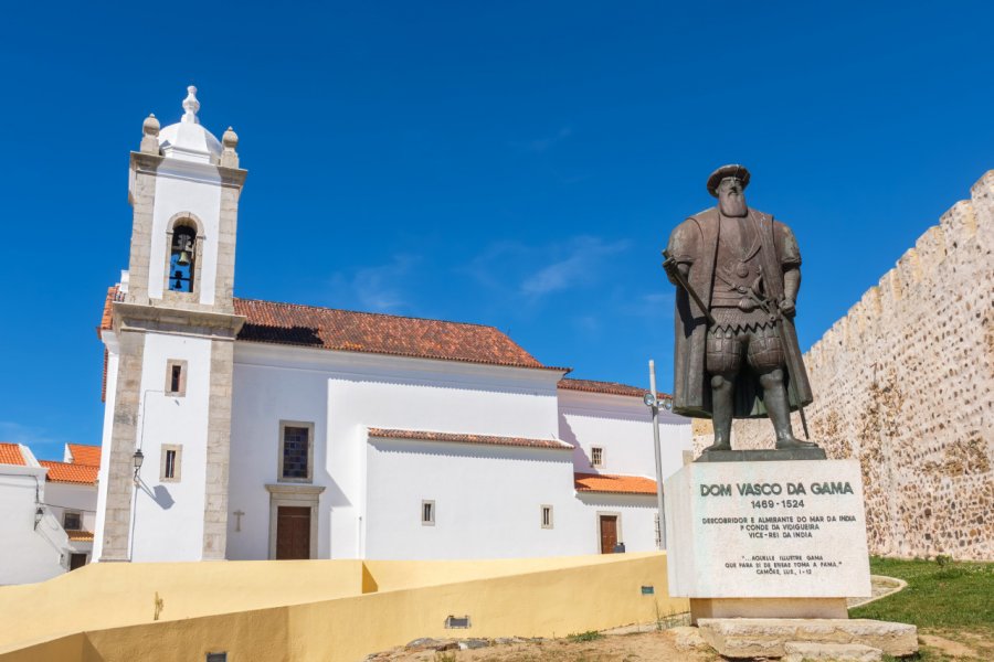 Statue de Vasco de Gama, Sines. Andrei Nekrassov - Shutterstock.com