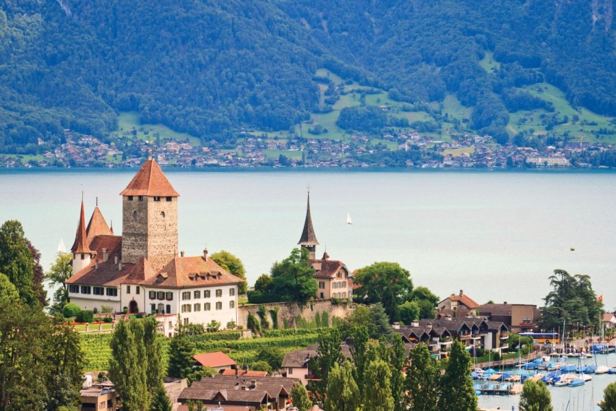 Spiez, sur les rives du lac Thun. WEKWEK - iStockphoto