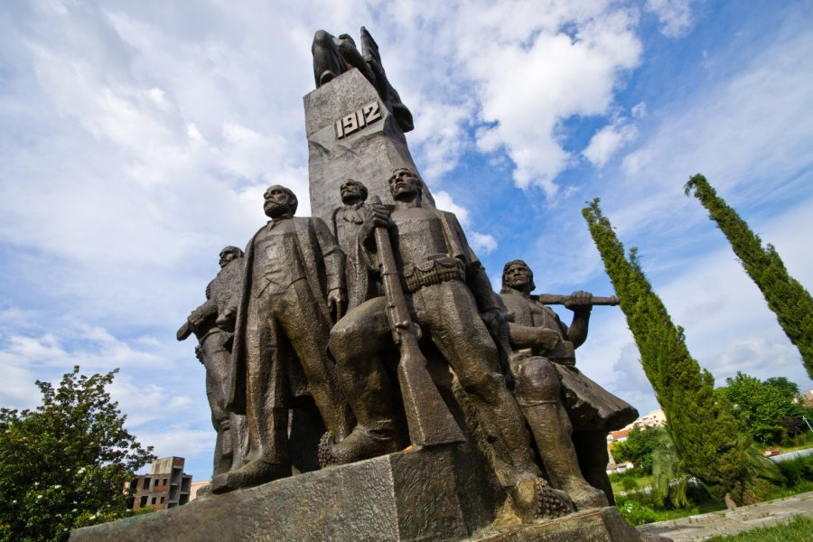 Monument de l'indépendance à Vlora. CCat82 - Shutterstock.com