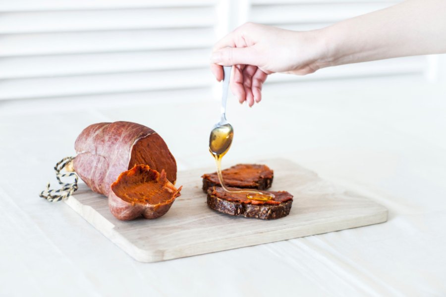 La sobrasada se déguste étalée sur du pain. LYS MOYA-ANGELER - Shutterstock.Com