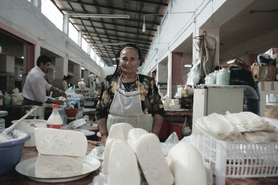 Au marché couvert de Bakou. Sylvie FRANCOISE