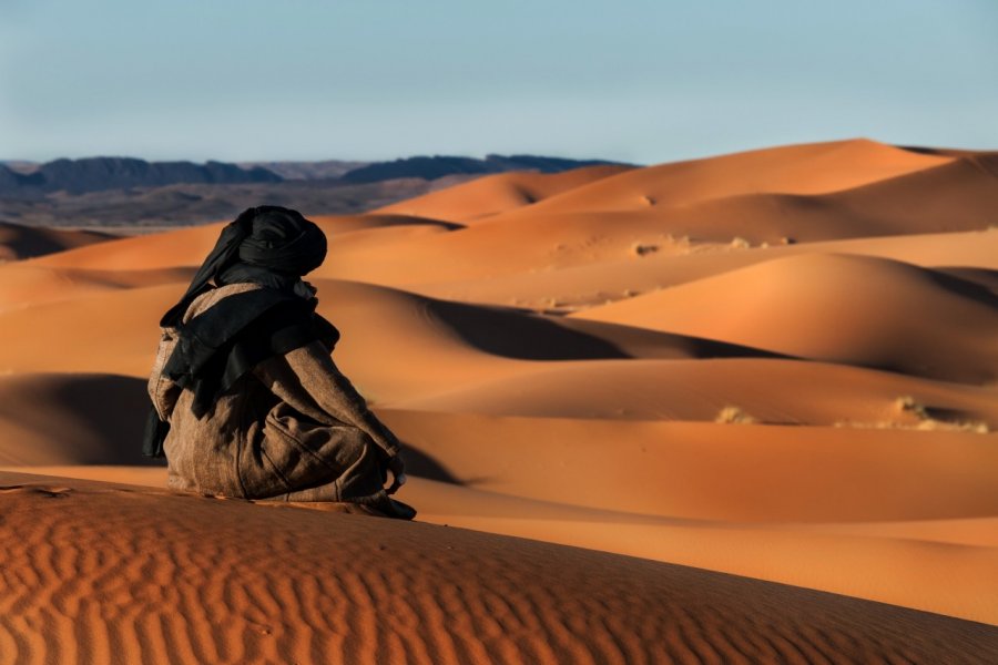 Touareg dans le désert. Rzoze19 / Shutterstock.com